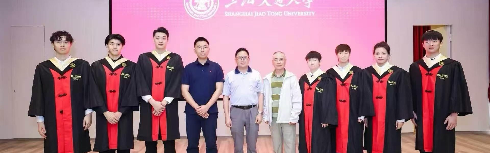恭喜！孙颖莎王曼昱上海交大毕业照曝光：9月同进清华大学读研