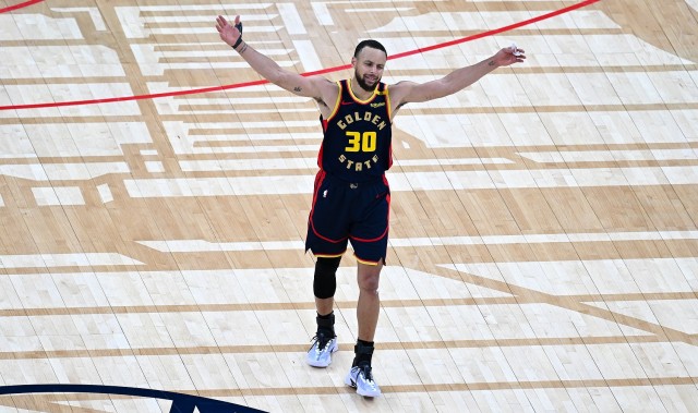 博鱼平台-库里生涯投过110个节末超远三分 按新算法三分命中率能提高0.4%